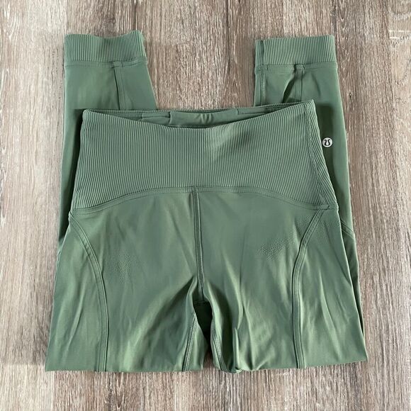 Lululemon Train Free High-Rise Crop Tight Legging in Algae Green - Size: 6 - Picture 5 of 13